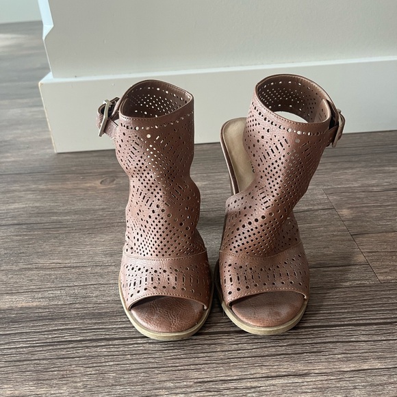 Call It Spring | Brown Heel - Picture 2 of 6